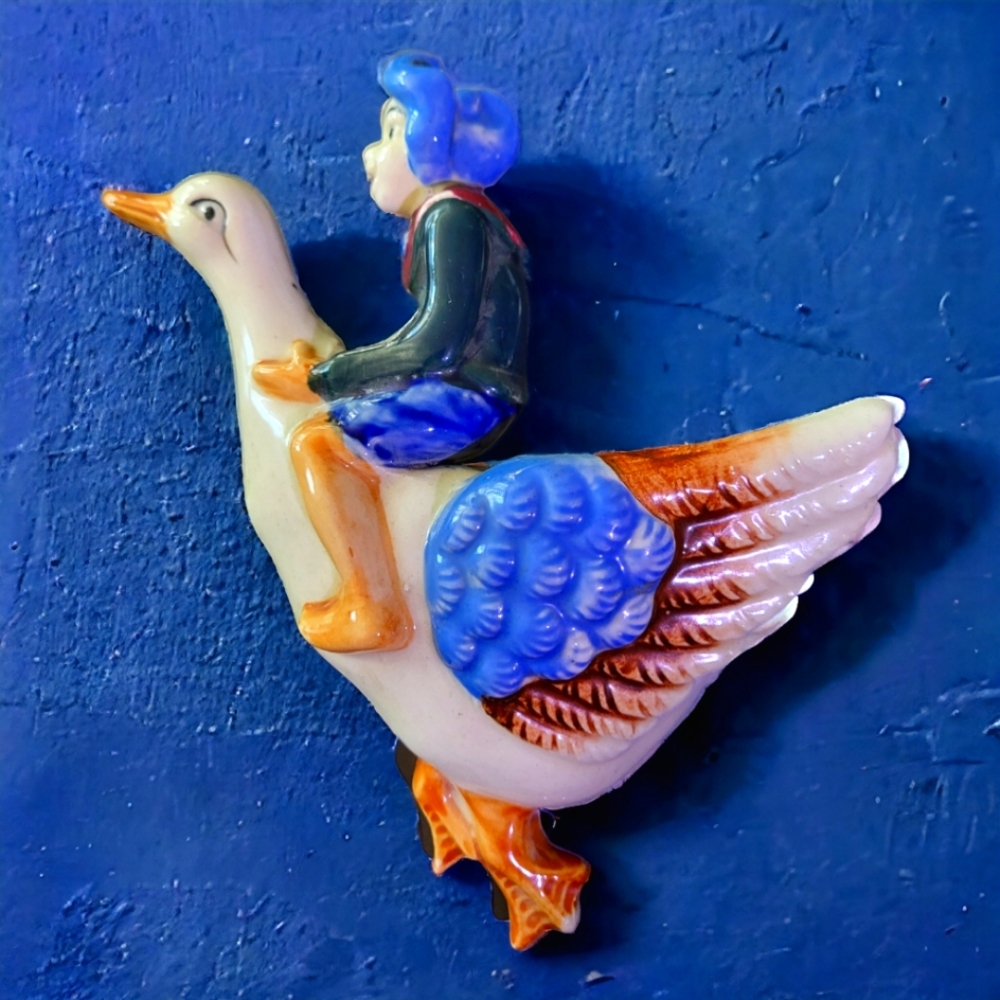 Vintage Fior art porcelain wall planter/wall decor, Italy
